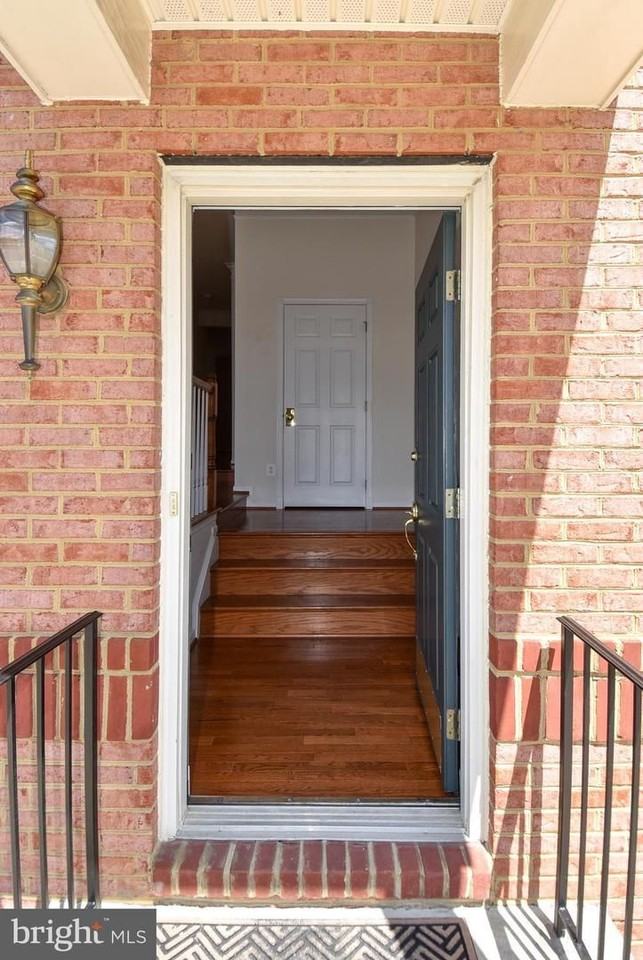 25240 Lyon Ter - Photo 3 of 46