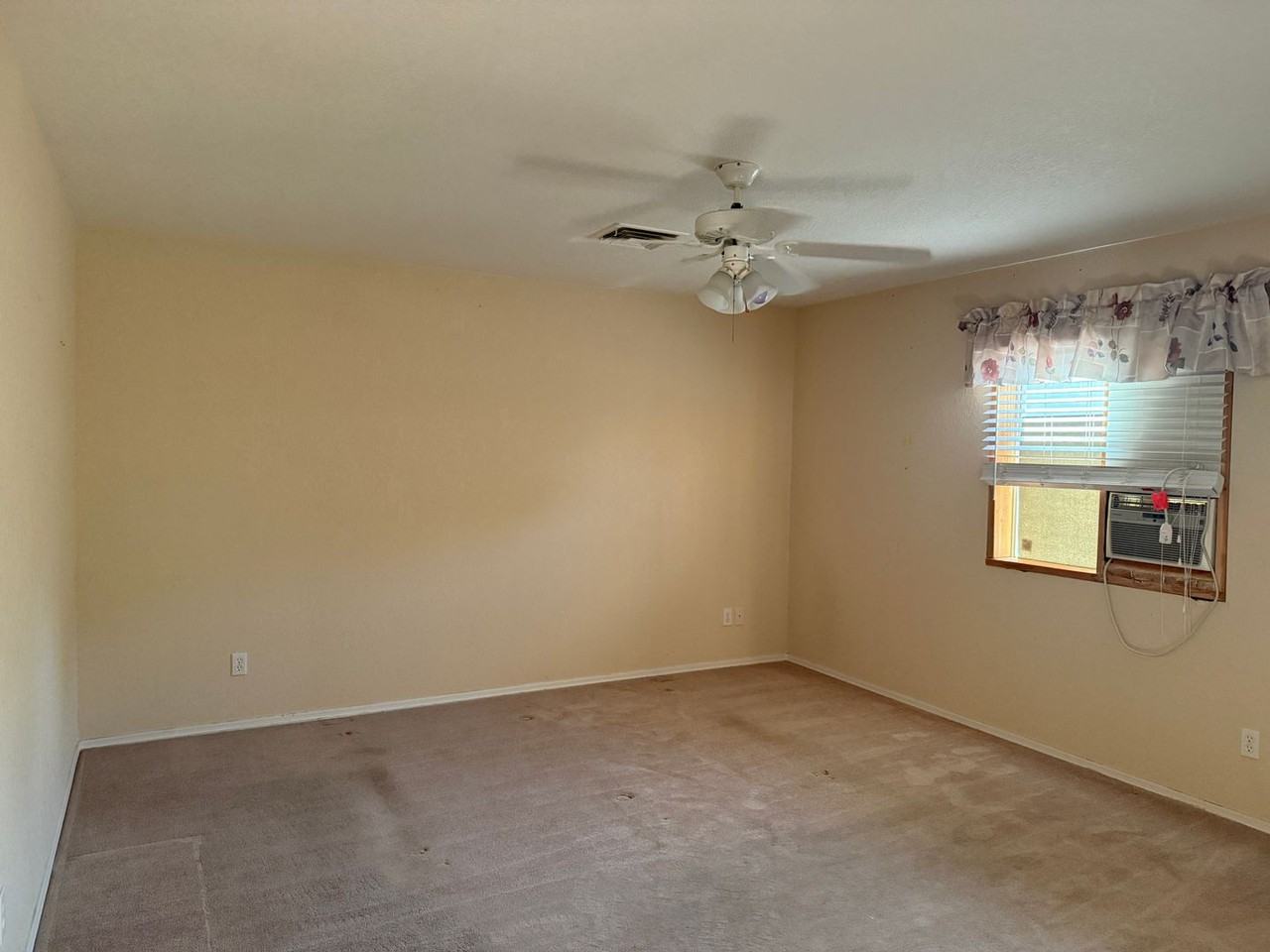 2135 Cosnina Dr - Photo 5 of 17