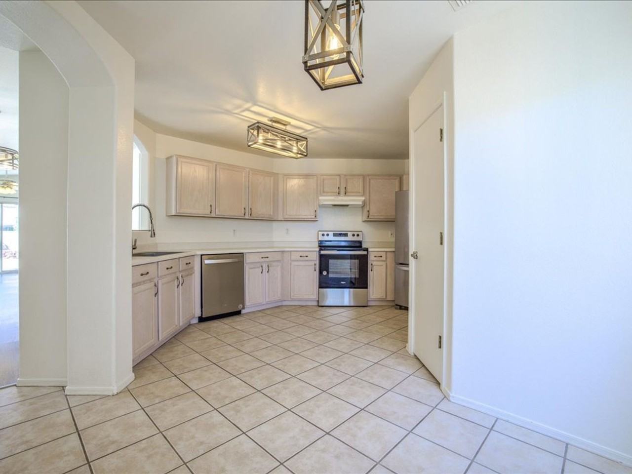 7435 E Cross Ridge Pl - Photo 2 of 21