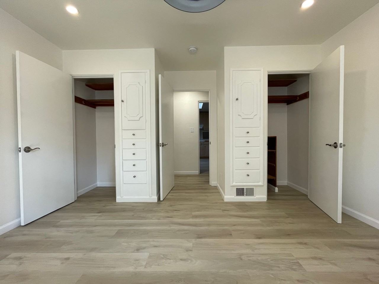 2746 Cowper St - Photo 3 of 16