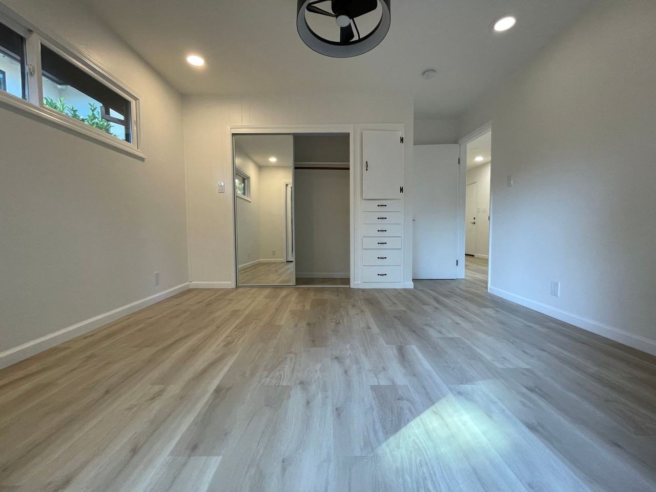 2746 Cowper St - Photo 7 of 16