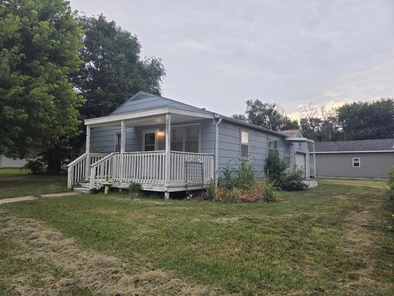 724 Logan Ave - Photo 3 of 22