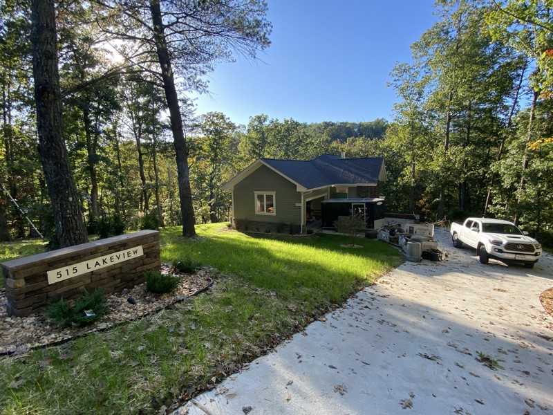 515 Lakeview Dr - Photo 2 of 19