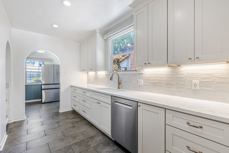 1584 Keesling Ave - Photo 3 of 20