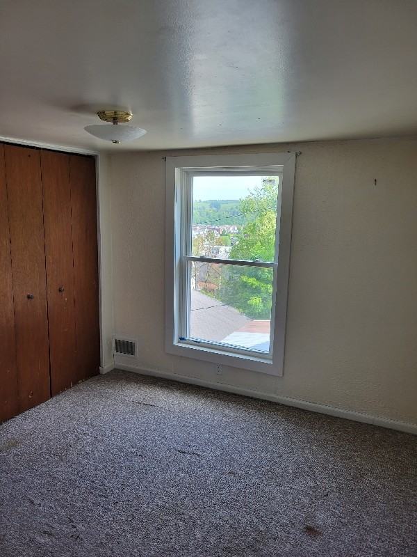 912 Hancock Ave #B - Photo 3 of 9