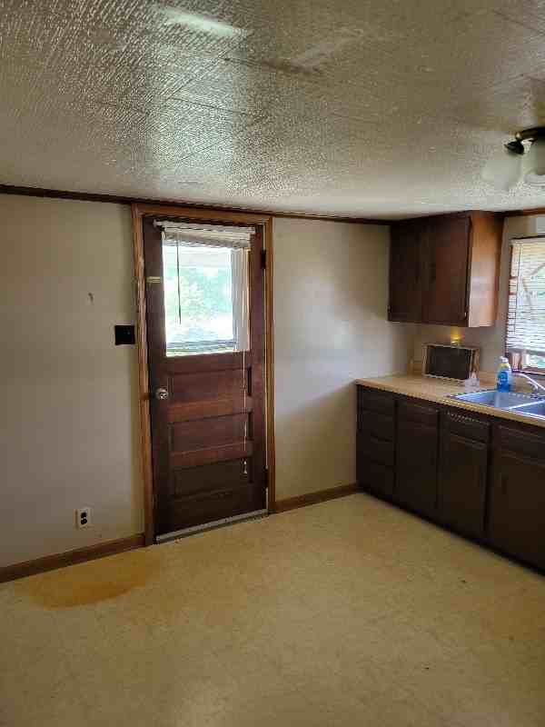 912 Hancock Ave #B - Photo 4 of 9