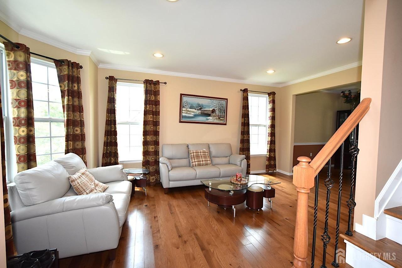 25 Maxwell Rd - Photo 3 of 48