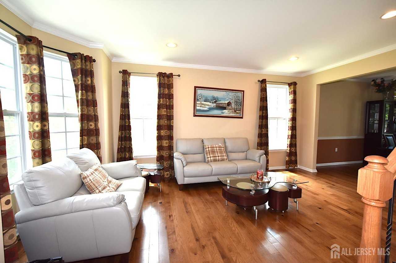 25 Maxwell Rd - Photo 4 of 48