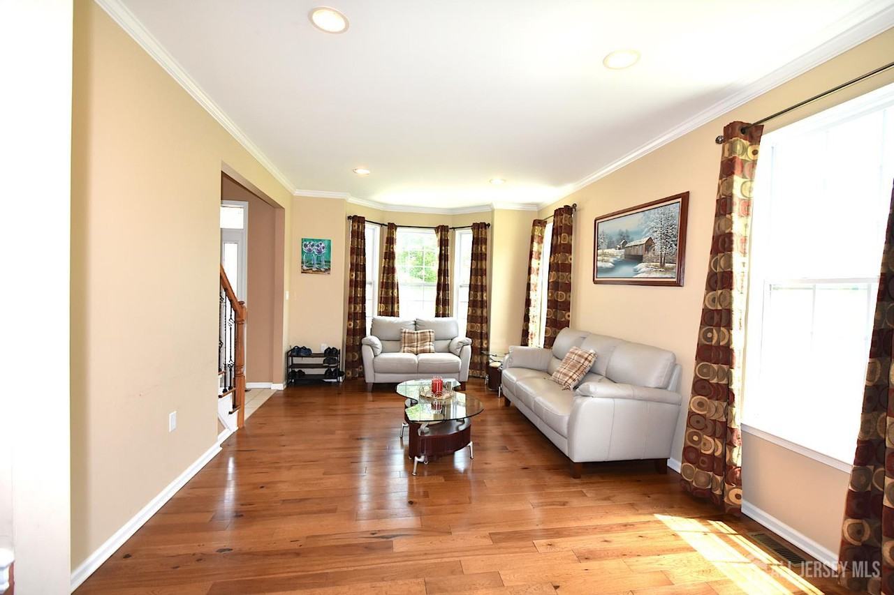 25 Maxwell Rd - Photo 7 of 48