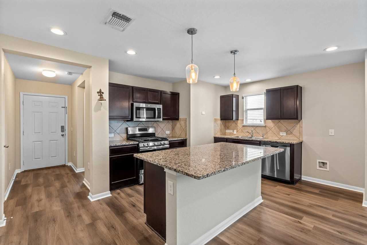 900 Canvasback Creek Dr - Photo 3 of 15