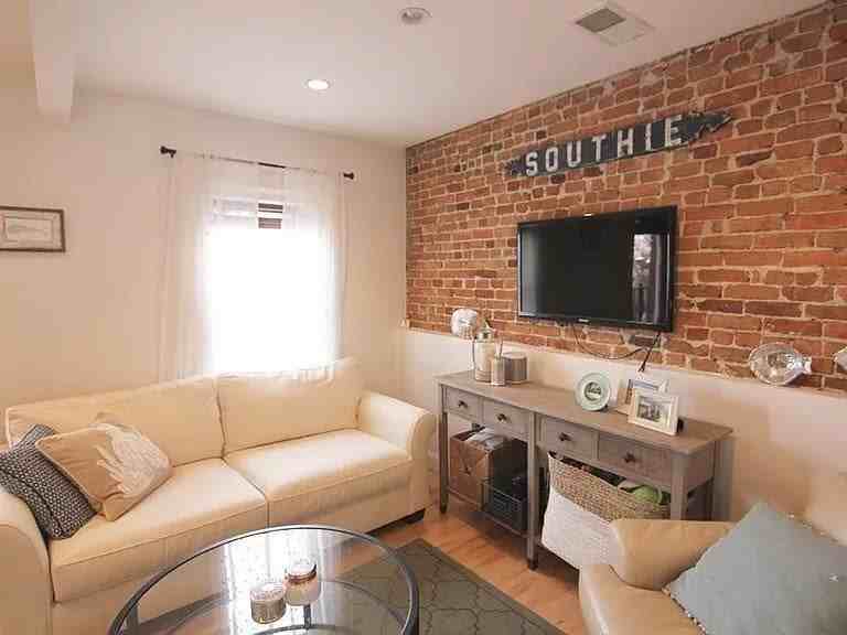 764 E 6th St - Photo 2 of 11