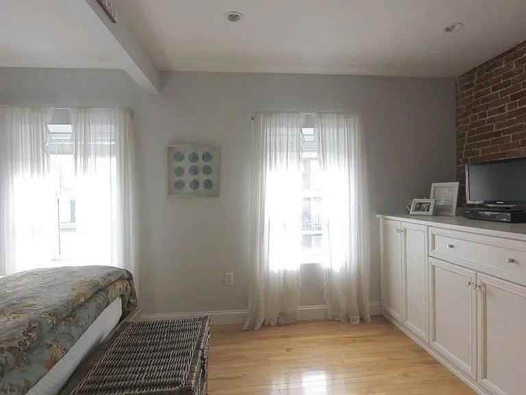 764 E 6th St - Photo 6 of 11