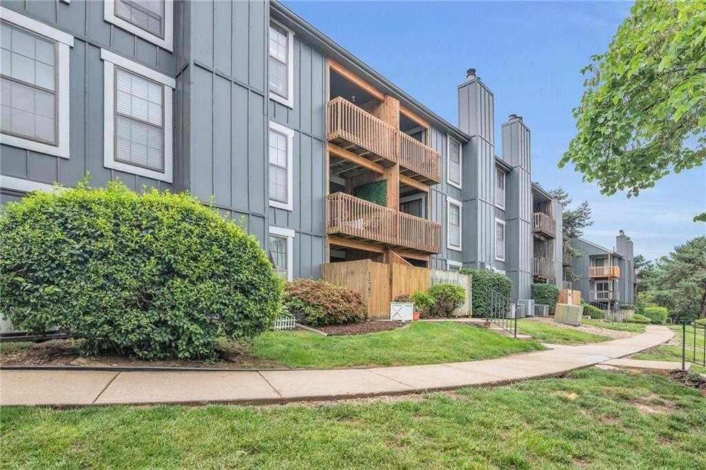 12786 W 110th Ter - Photo 2 of 24