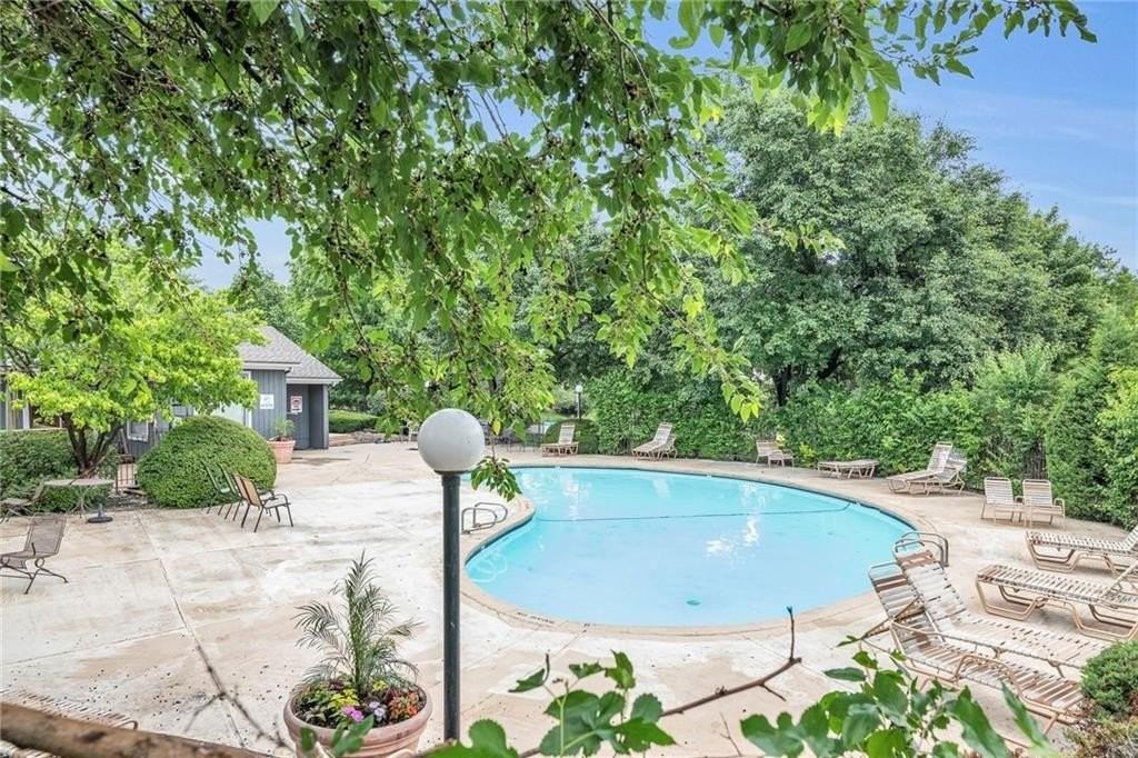 12786 W 110th Ter - Photo 4 of 24