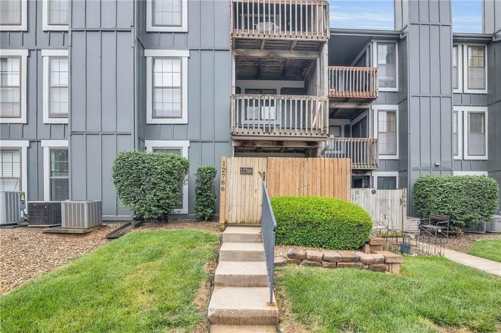 12786 W 110th Ter - Photo 5 of 24