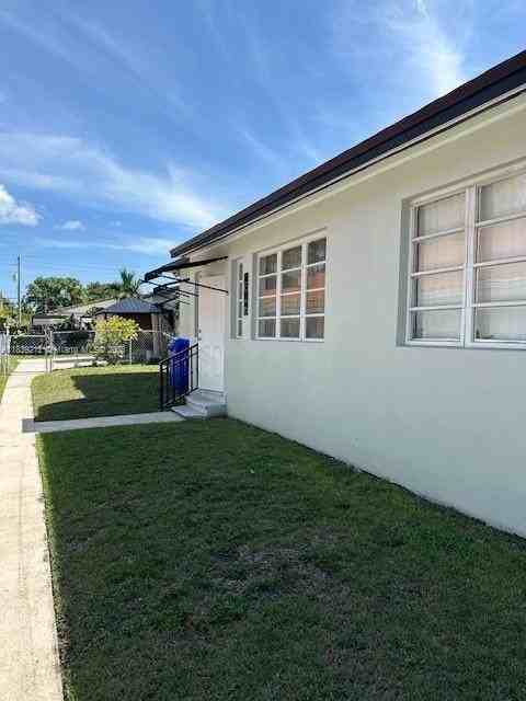 2946 Sw 1st St #2946 - Photo 3 of 28