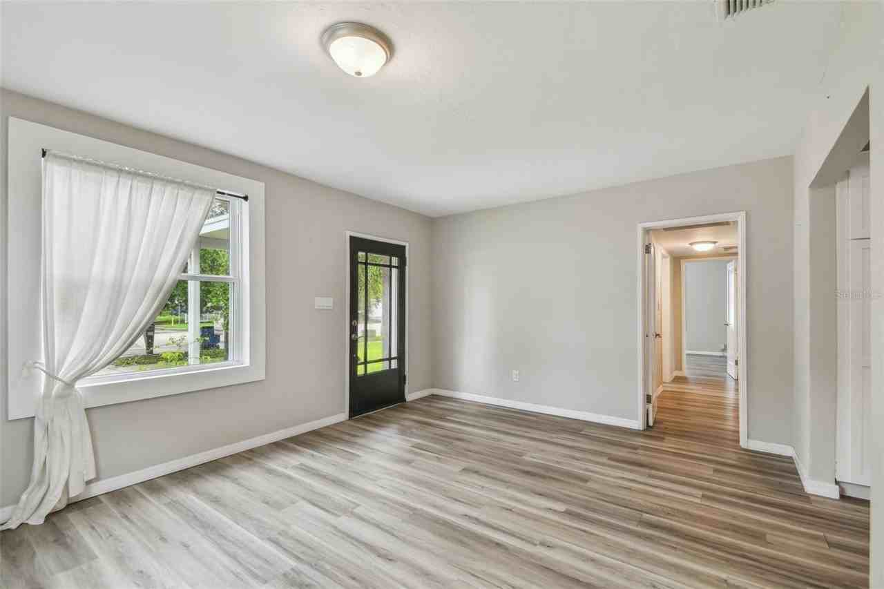 2709 S Manhattan Ave - Photo 4 of 31