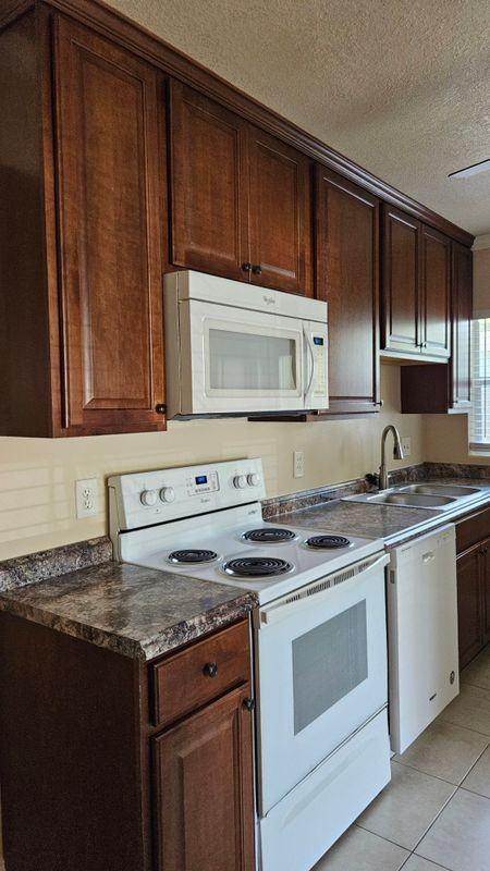 242 N Brevard Ave - Photo 3 of 20