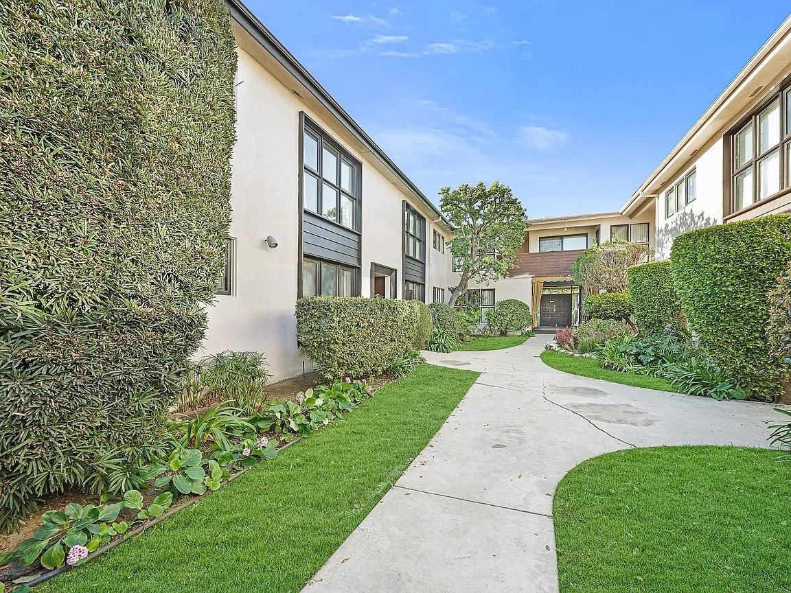 San Vicente Blvd & 4th St #105 - Photo 3 of 14