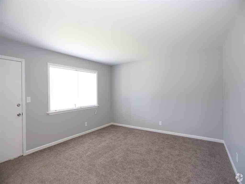 Melrose Place Apartments - Photo 7 of 8