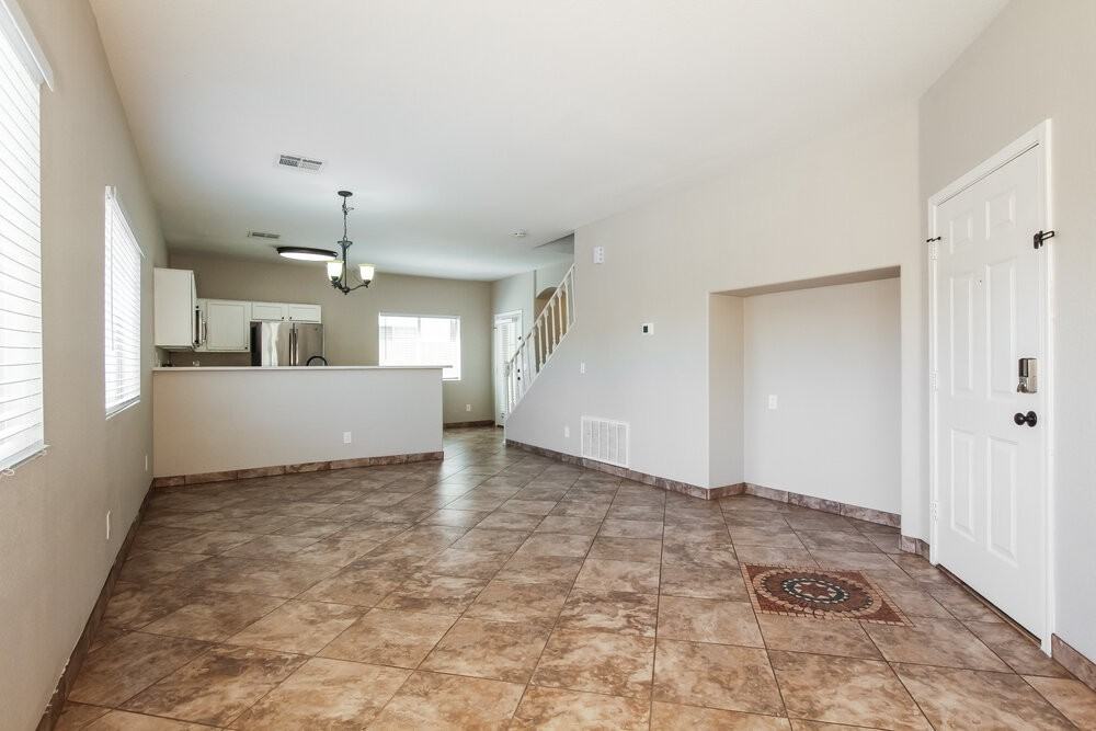 7210 S 8th Pl - Photo 5 of 17