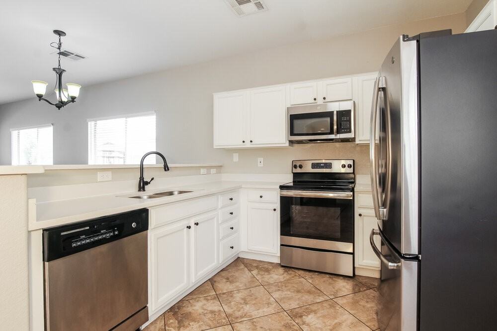 7210 S 8th Pl - Photo 7 of 17