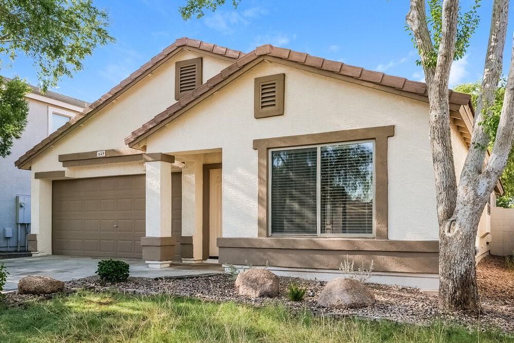 1649 E Leslie Ave - Photo 3 of 16