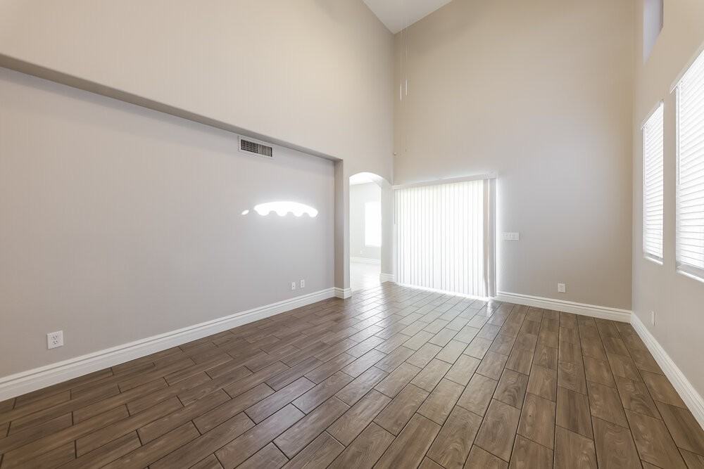 3424 E Rockwood Dr - Photo 4 of 17