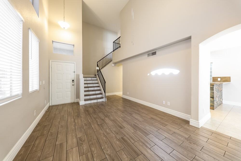 3424 E Rockwood Dr - Photo 5 of 17