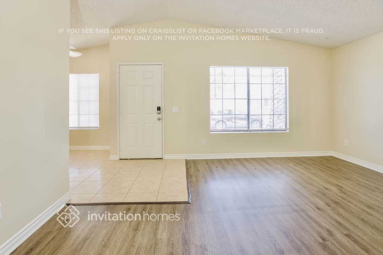 27317 Del Monte Ln - Photo 3 of 16