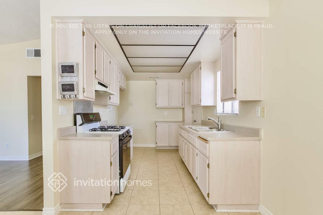 27317 Del Monte Ln - Photo 5 of 16