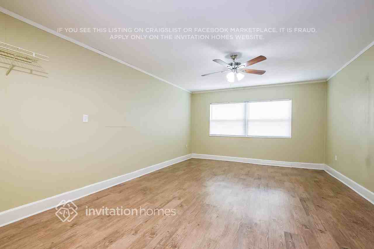 204 N Alderwood St - Photo 3 of 17