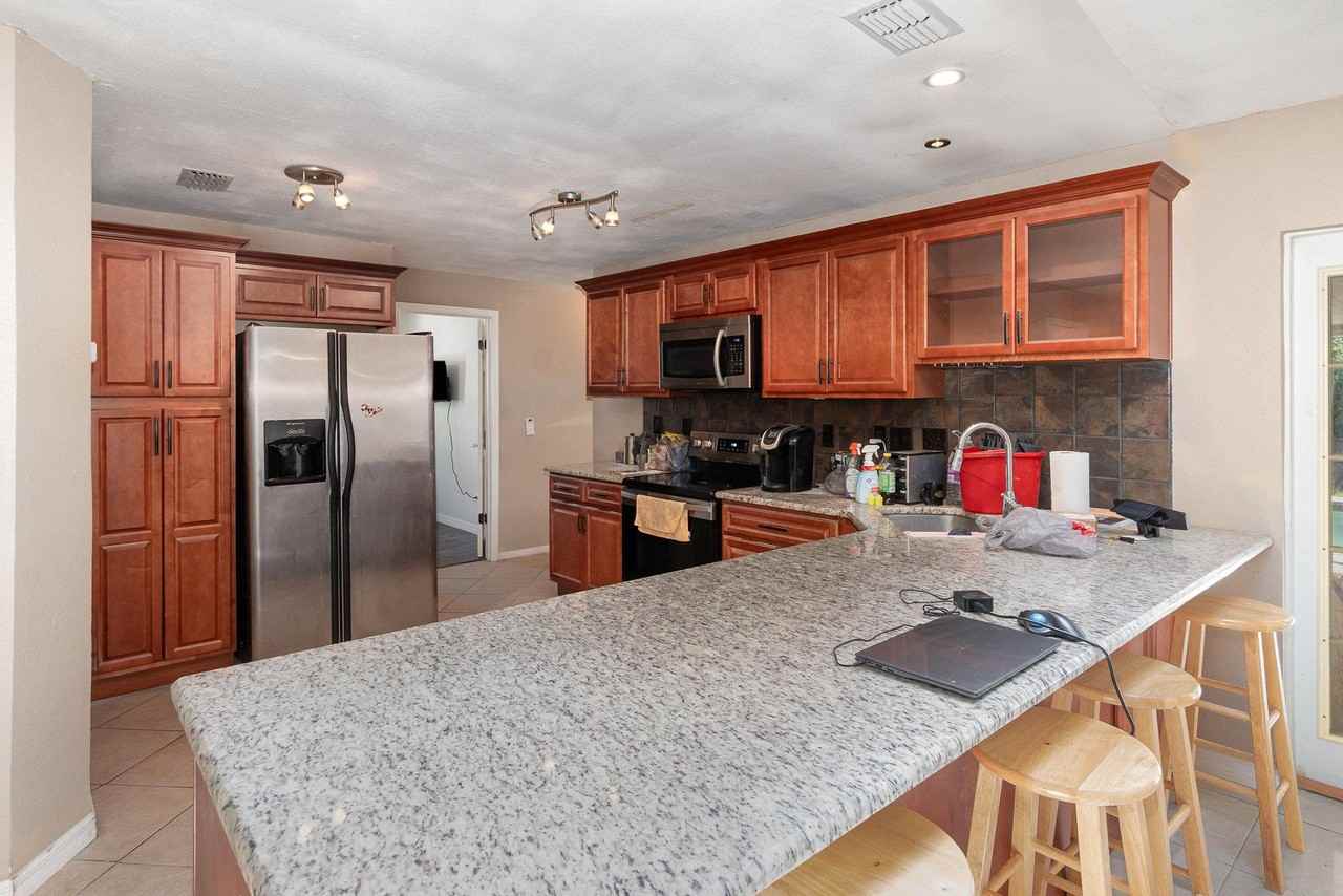 Weathersfield Ave - Photo 5 of 16