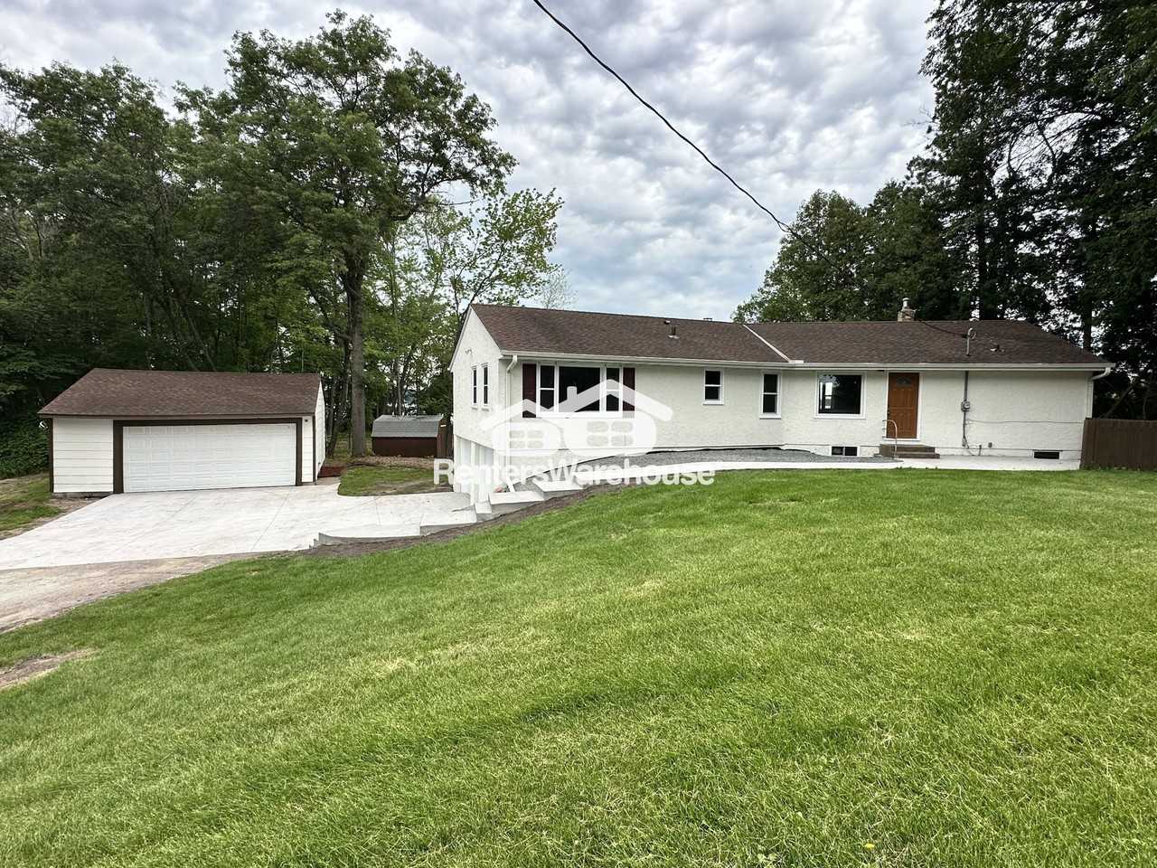 3311 Interlachen Dr Ne - Photo 3 of 46