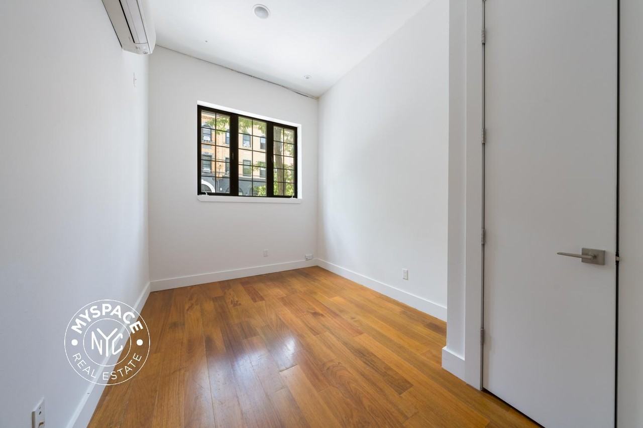 228 Kingsland Ave #3R - Photo 4 of 9
