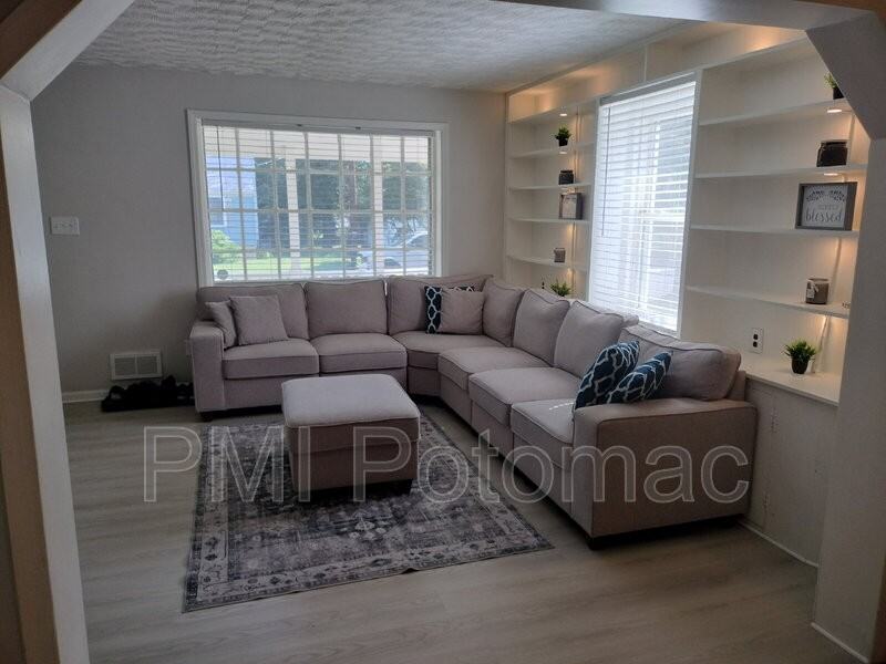 319 Hance Ave - Photo 2 of 9