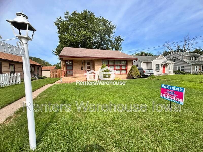 3204 E 9th St - Photo 2 of 19