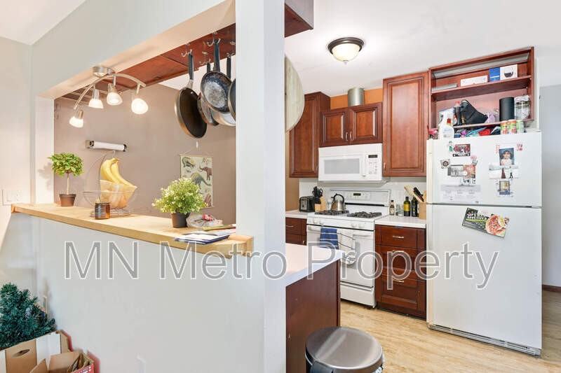 609 Pierce St Ne #609 - Photo 3 of 14