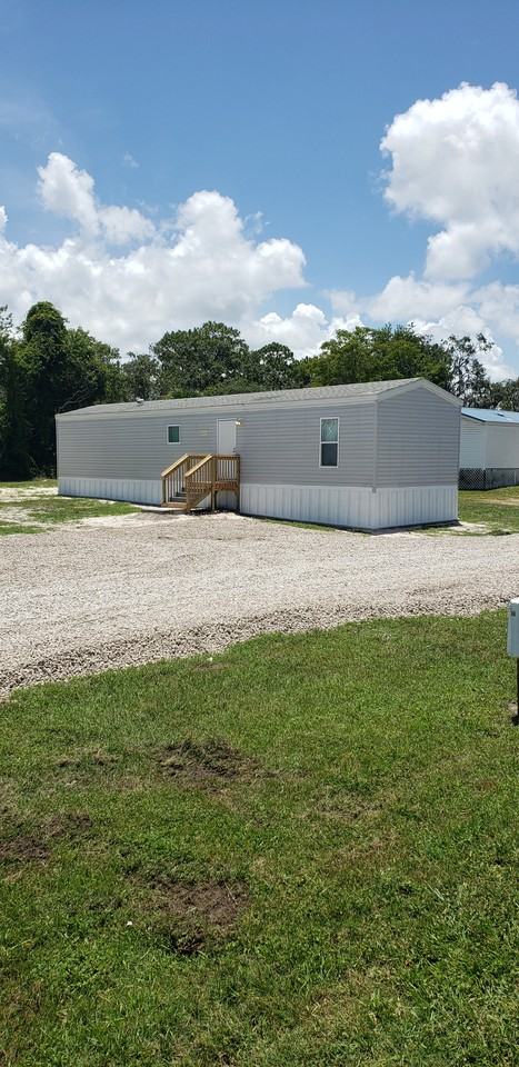 17020 Meridian Blvd #NA - Photo 2 of 11