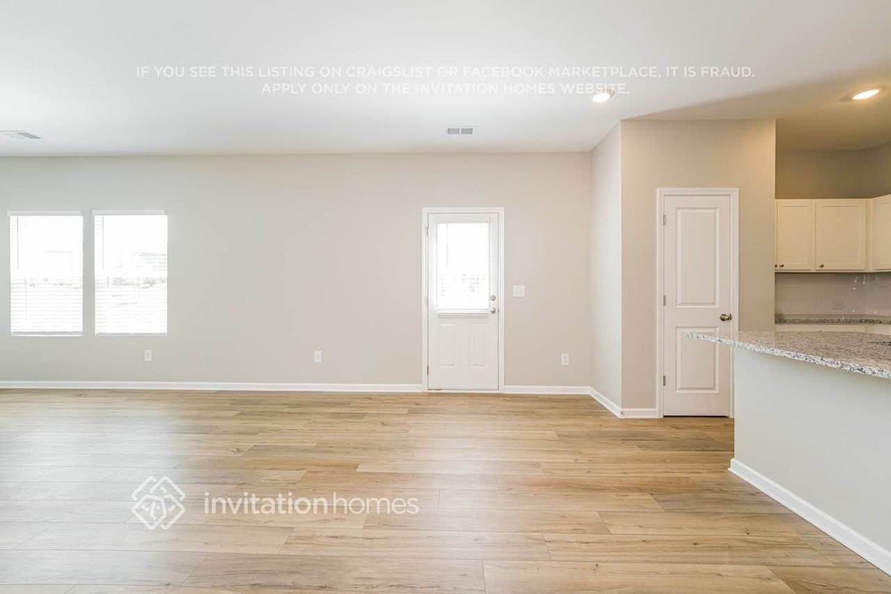 2105 Boxwood Cir - Photo 5 of 18