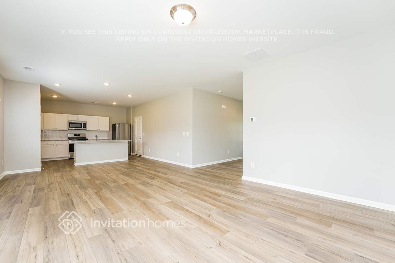 2105 Boxwood Cir - Photo 6 of 18