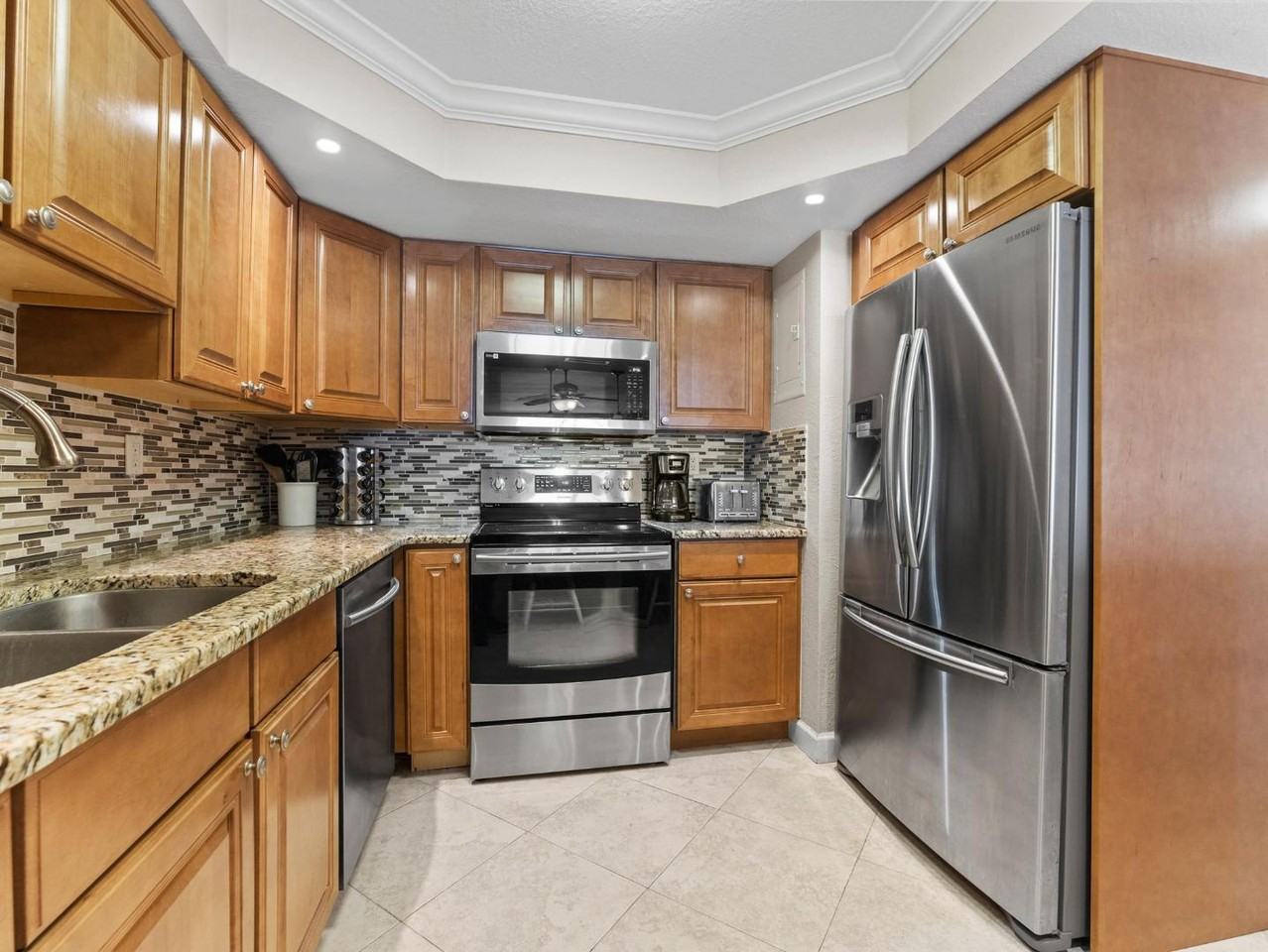 17920 Gulf Blvd - Photo 3 of 11