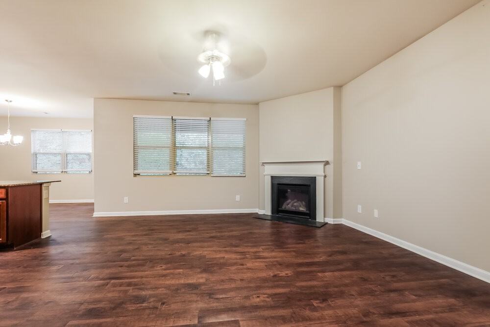 700 Feldwood Ln - Photo 3 of 16