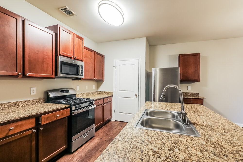 700 Feldwood Ln - Photo 5 of 16