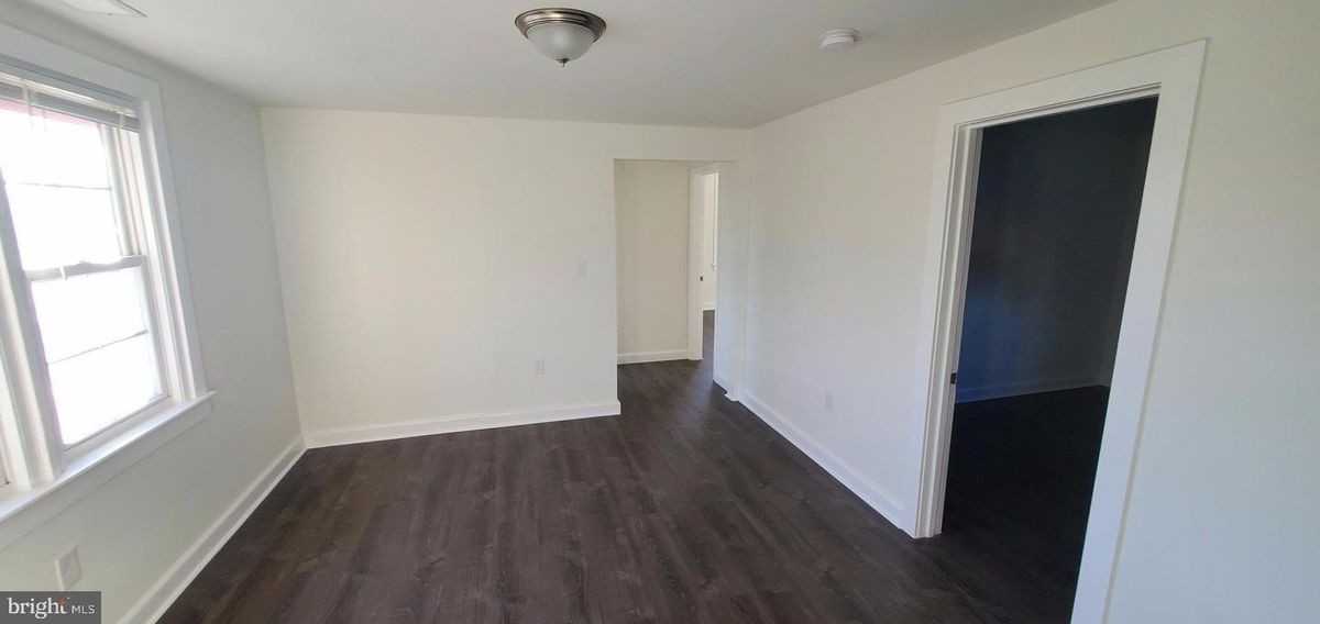 1084 S Hanover St - Photo 2 of 24