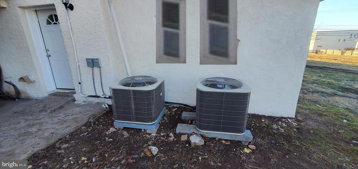 1084 S Hanover St - Photo 5 of 24