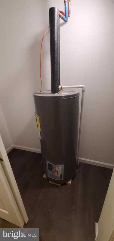 1084 S Hanover St - Photo 6 of 24