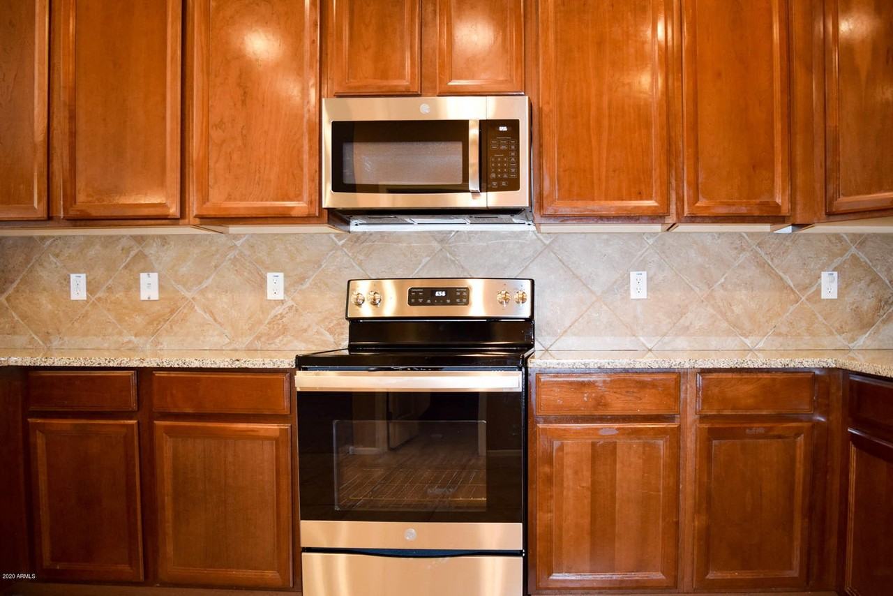 17344 West Lilac Street - Photo 2 of 9