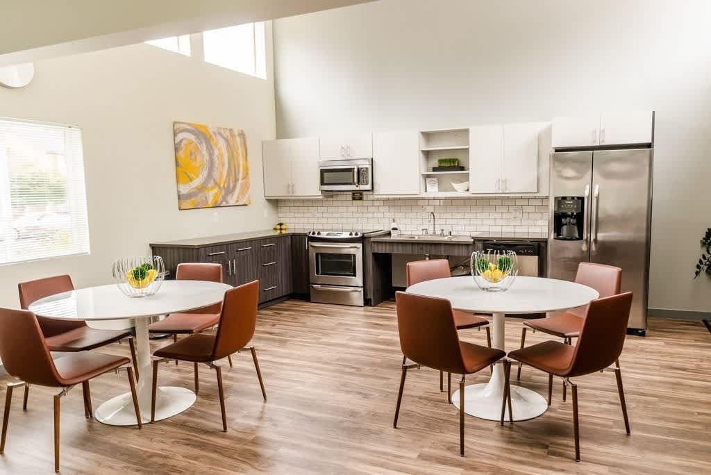 10710 17th Ave S - Photo 7 of 29