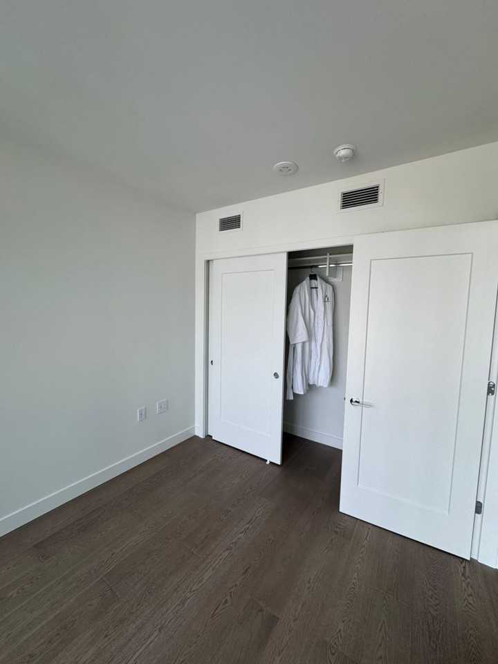 326 20th St W - Photo 3 of 18